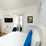 Toru Oda ve Kahvaltı Castellabate