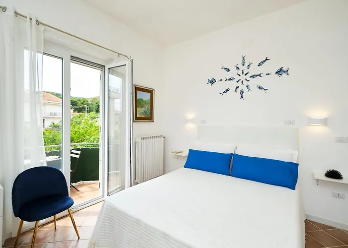 住宿加早餐酒店 Toru 卡斯特拉巴特