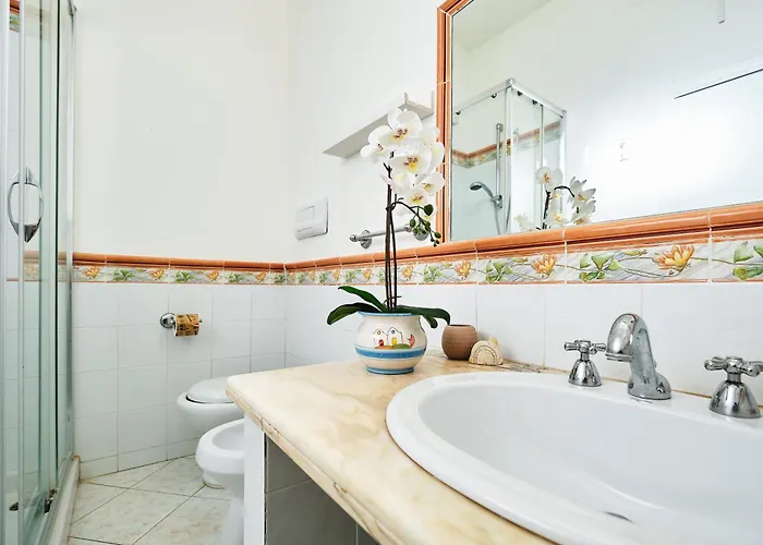 Toru לינה וארוחת בוקר 4*